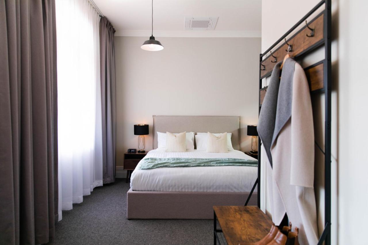 Oxford On Otho Hotel อินเวอเรล ภายนอก รูปภาพ